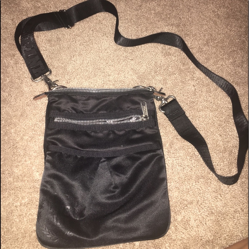 BLACK VICTORIA SECRET PINK CROSSBODY